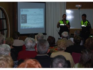 La Policia Local ha participat en una xerrada sobre seguretat ciutadana La Policia Local ha participat en una xerrada sobre seguretat ciutadana