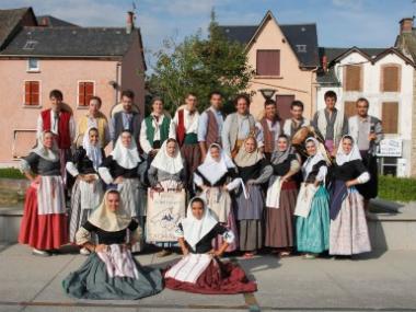 L'Escola de ball de bot Calabruix visita la població francesa de Rodez