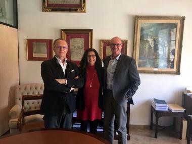 L'Ajuntament rep a Obrador pel premi a la rehabilitació de la fortalesa de Cap Ederrocat