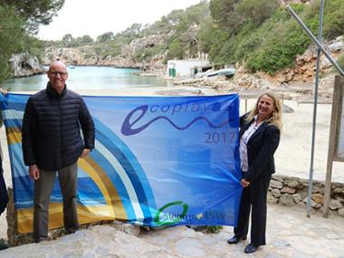 La platja de Cala Pi aconsegueix el distintiu de la bandera "Ecoplayas"