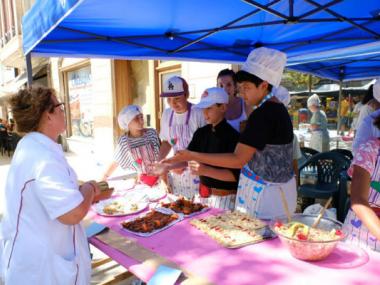 Nins i nines han après a cuinar en un programa socioeducatiu impulsat per Atenció Social