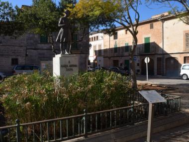 Llucmajor ret homentage a Maria Antònia Salvà en el 60è aniversari de la seva mort