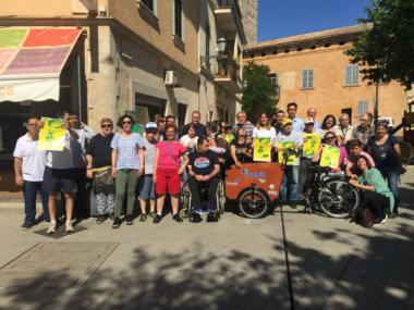 Atenció Social posa en marxa un programa de recollida d'oli a domicili  per al seu reciclatge