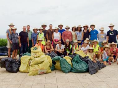 Air Europa i Ajuntament de Llucmajor netegen la costa de Son Verí