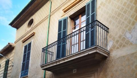 Obres per dotar a la Residència d'una entrada de serveis