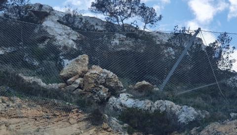 Esbucament de part del penya-segat de Badia Blava