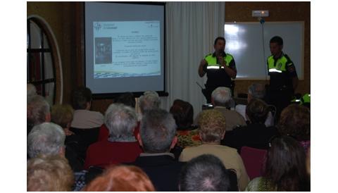 La Policia Local ha participat en una xerrada sobre seguretat ciutadana La Policia Local ha participat en una xerrada sobre seguretat ciutadana