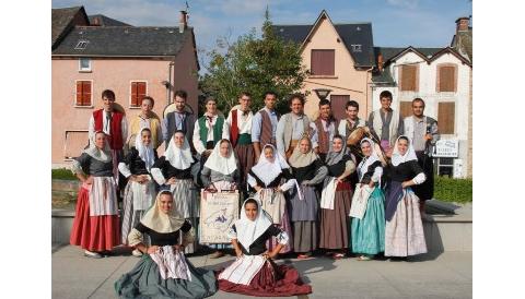 L'Escola de ball de bot Calabruix visita la població francesa de Rodez