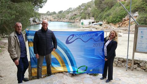 La platja de Cala Pi aconsegueix el distintiu de la bandera "Ecoplayas"