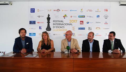 Més de 400 jugadors amb 20 grans mestres participen en el Festival Internacional d'Escacs