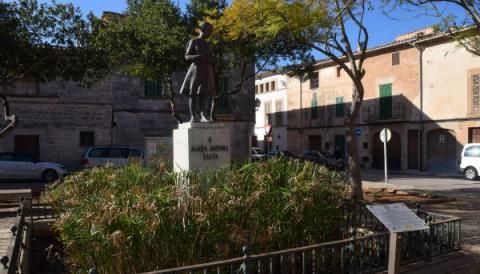 Llucmajor ret homentage a Maria Antònia Salvà en el 60è aniversari de la seva mort