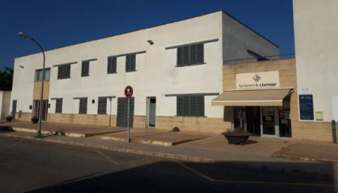 El Govern iniciarà la dotació de mobiliari del Centre de Dia de Badia Gran