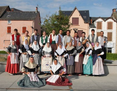 L'Escola de ball de bot Calabruix visita la població francesa de Rodez