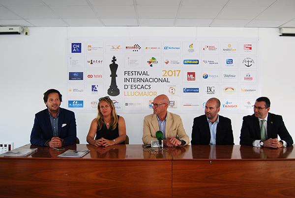 Més de 400 jugadors amb 20 grans mestres participen en el Festival Internacional d'Escacs